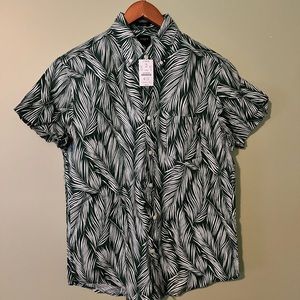 NWT button don short sleeve, linen/cotton blend